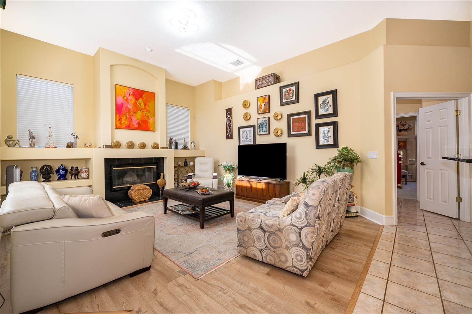 Image 8 of 20 For 8118 Vineland Oaks Boulevard