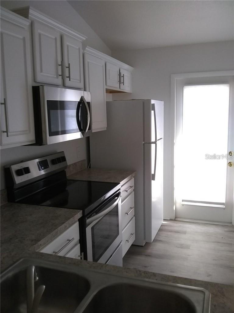 Image 3 of 9 For 227 Creekside Way