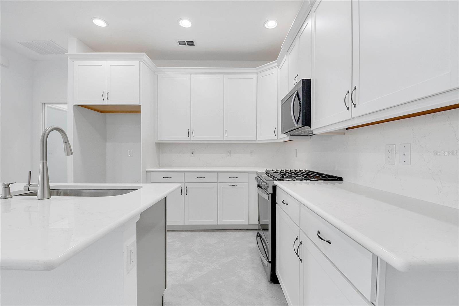 Image 42 of 66 For 215 Summertime Place