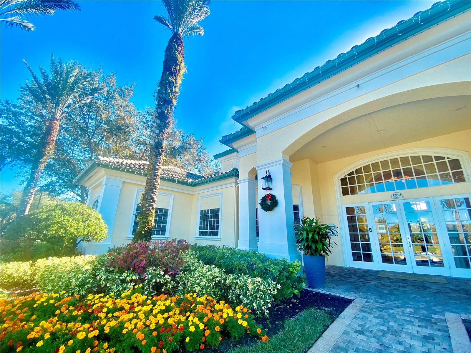 Image 25 of 49 For 8836 Dunes Court 13 207