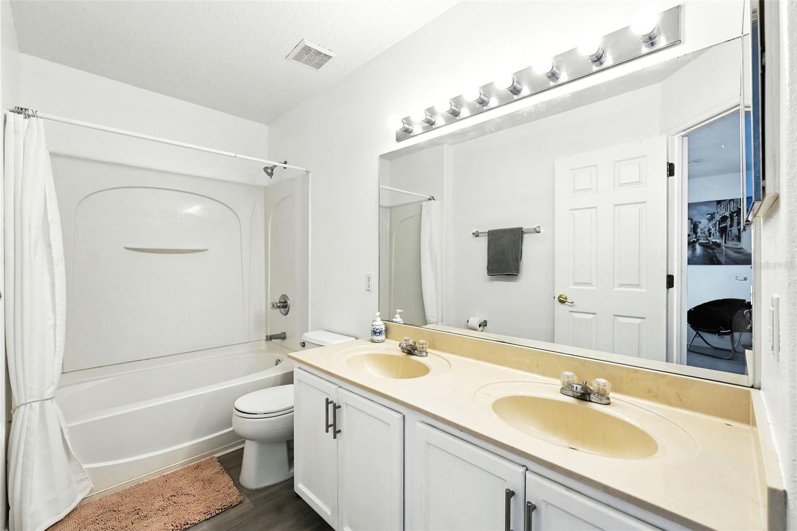 Image 40 of 68 For 2714 Portchester Court
