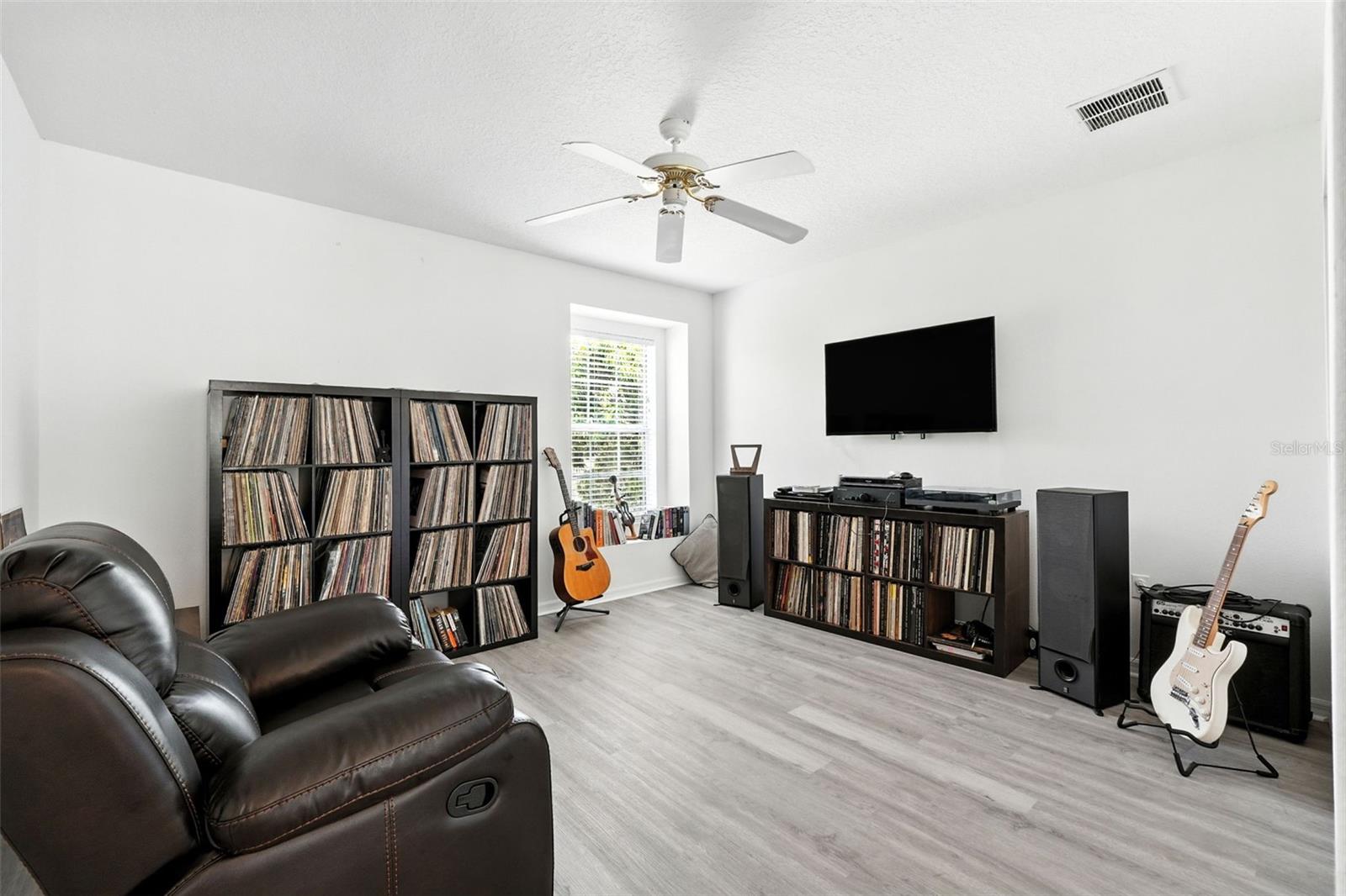 Image 43 of 68 For 2714 Portchester Court