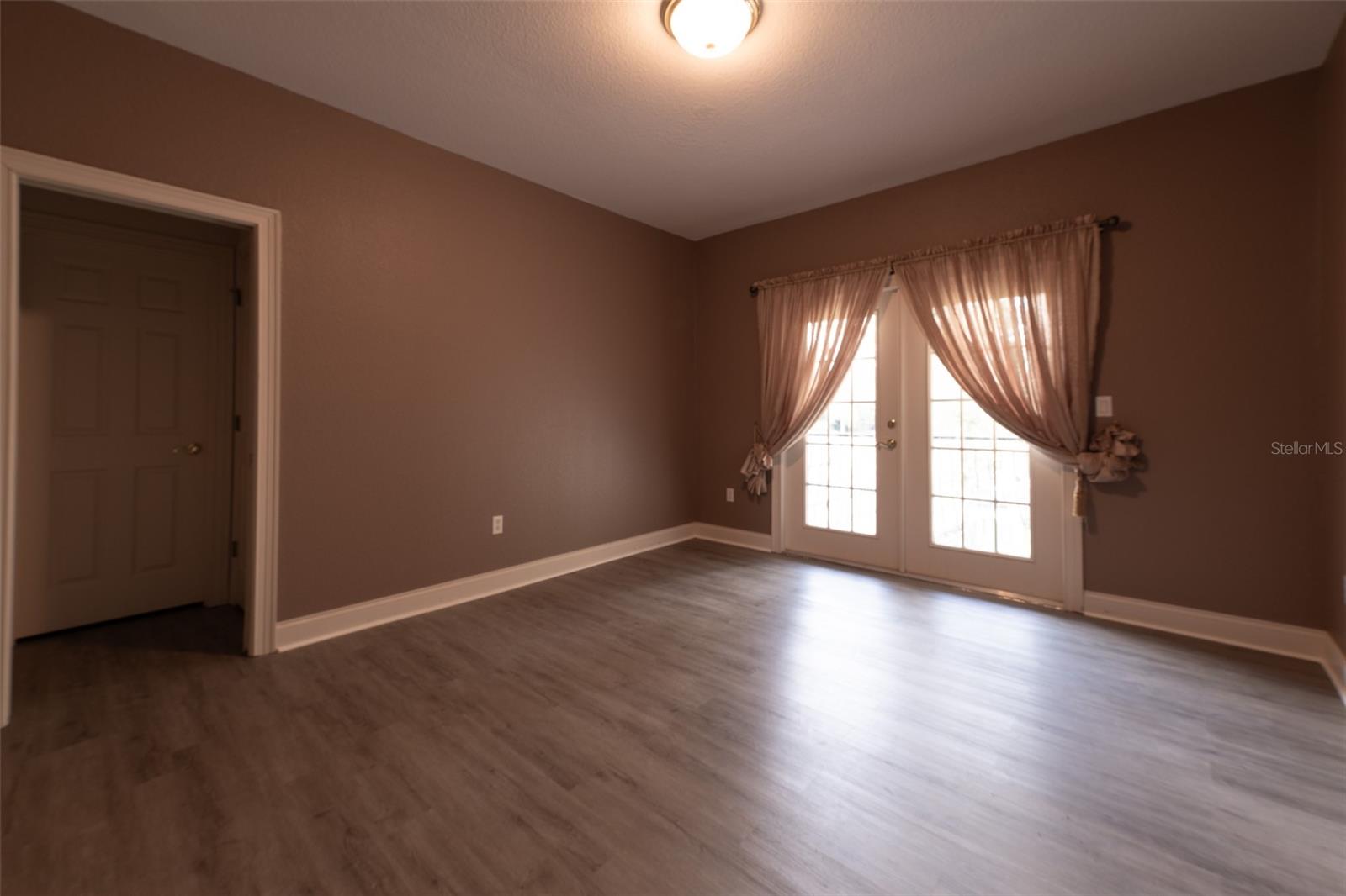 Image 13 of 33 For 10430 Birch Tree Lane