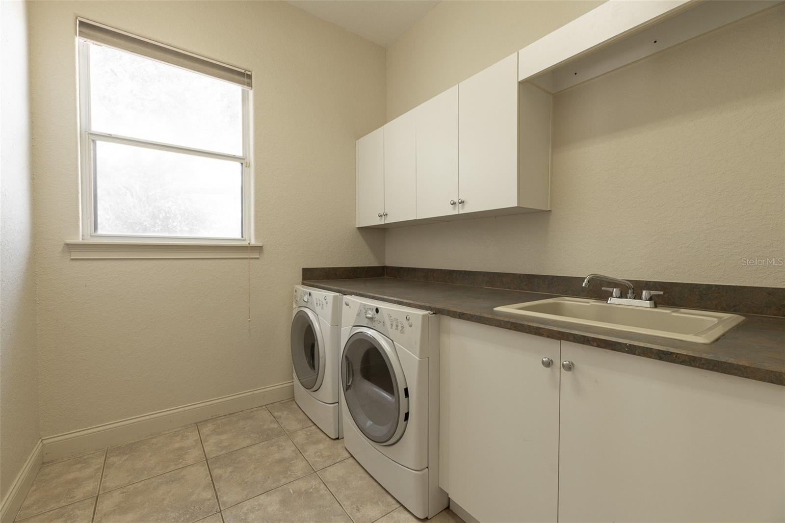 Image 19 of 33 For 10430 Birch Tree Lane