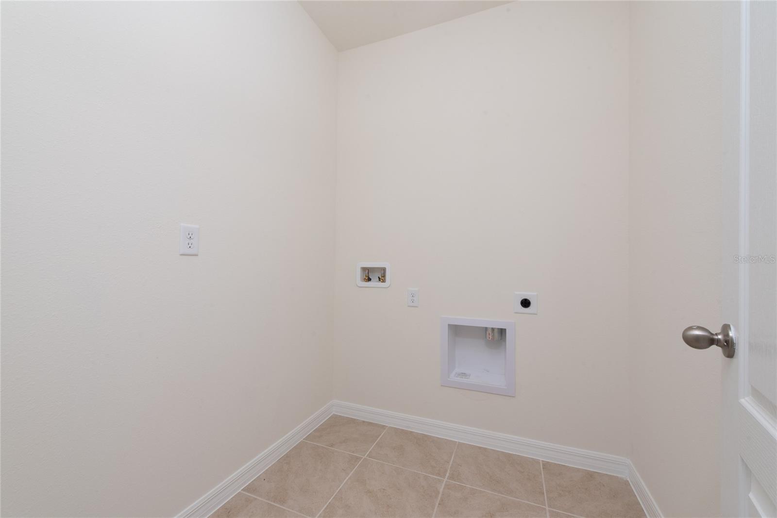 Image 26 of 40 For 804 Silver Palm Drive