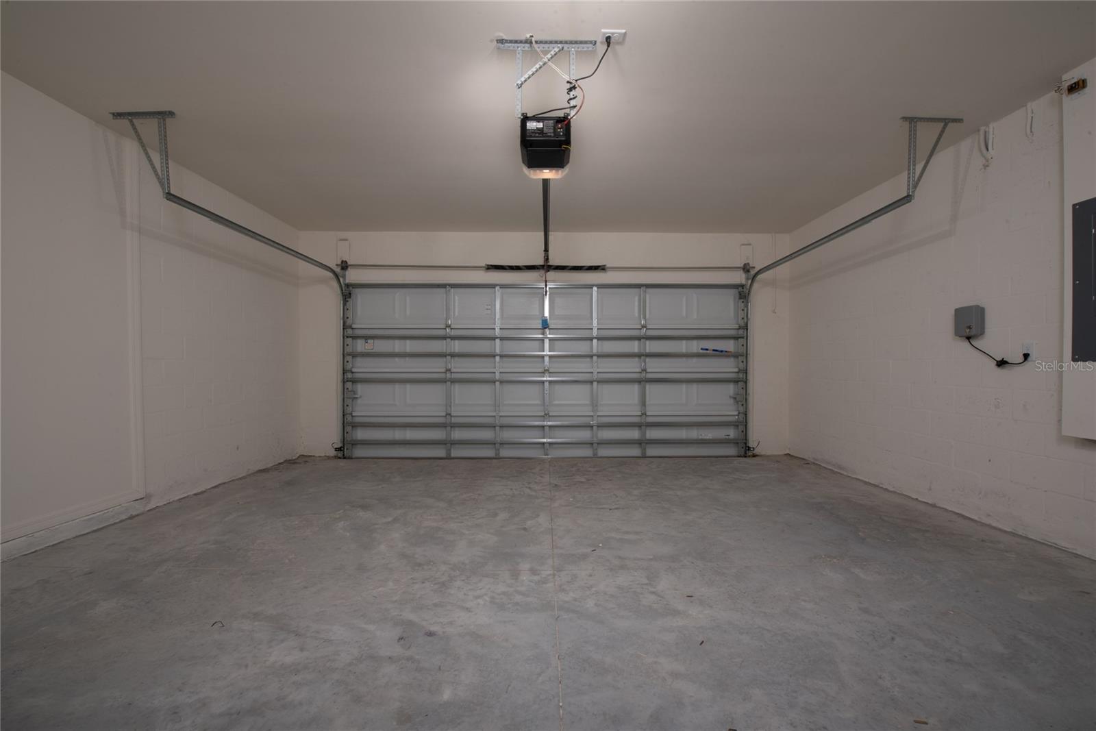 Image 27 of 40 For 804 Silver Palm Drive