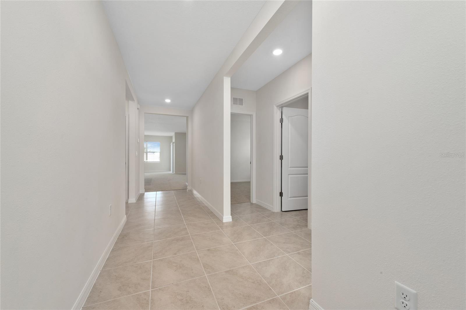 Image 4 of 40 For 804 Silver Palm Drive