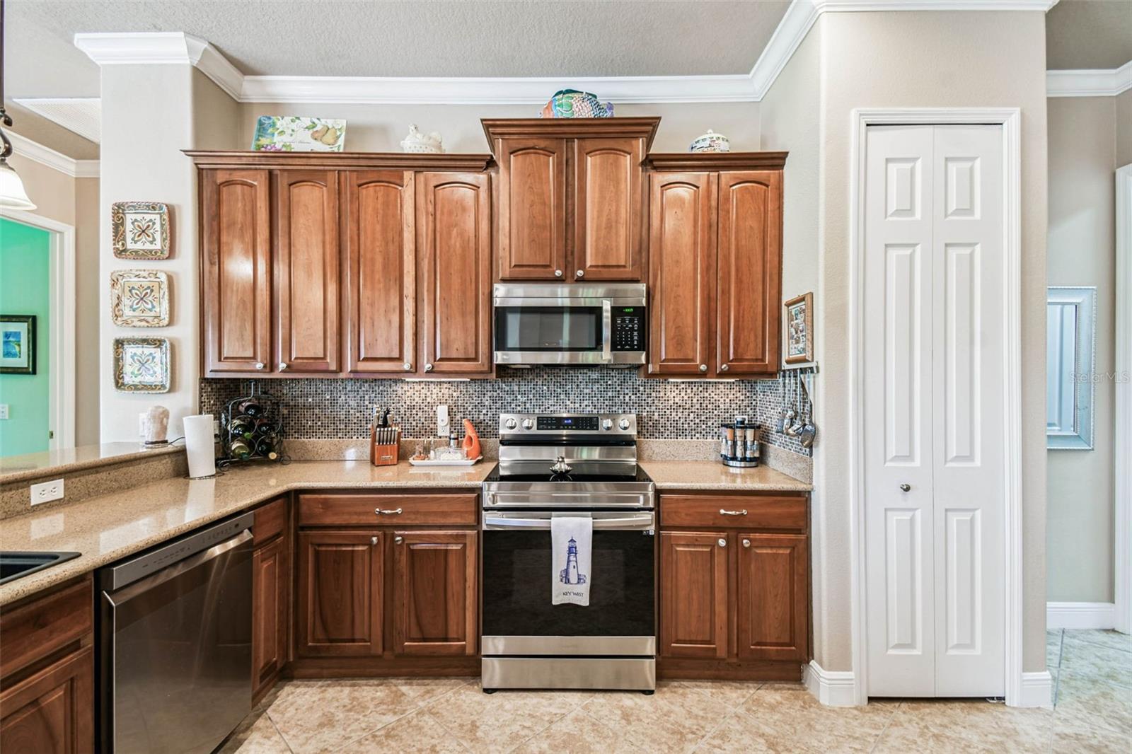 Image 14 of 63 For 541 Milano Road