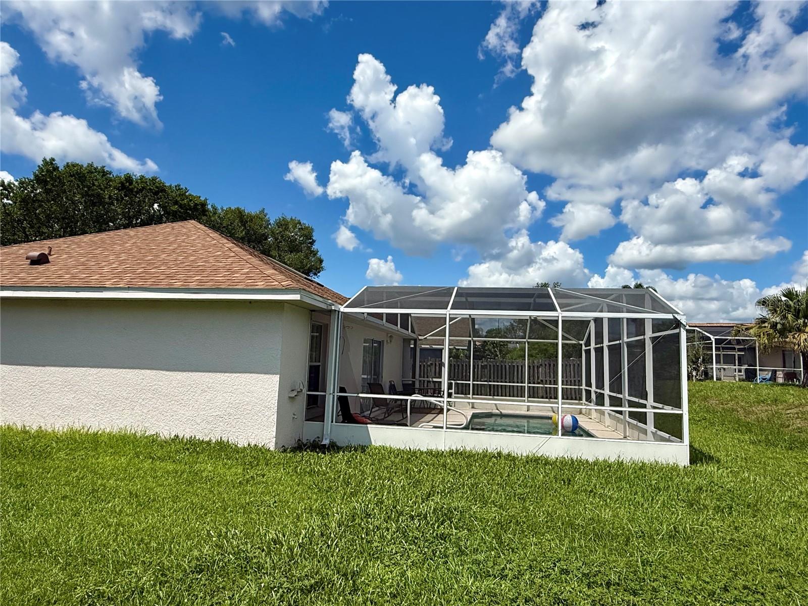 Image 11 of 28 For 142 Glasgow Court