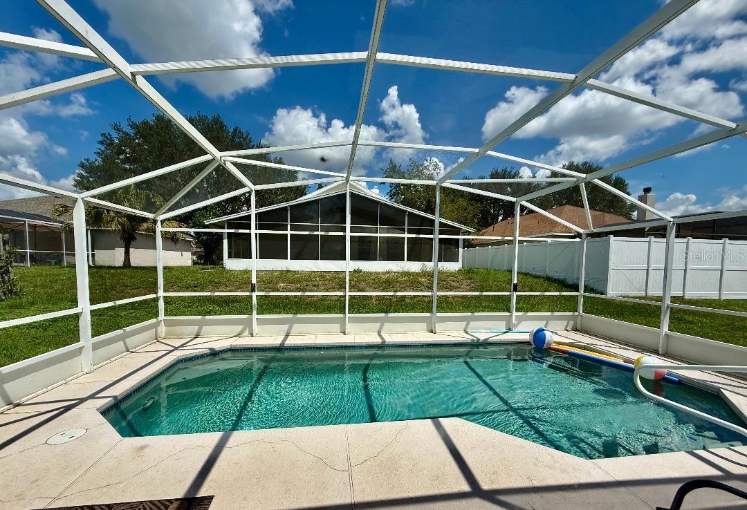 Image 24 of 28 For 142 Glasgow Court