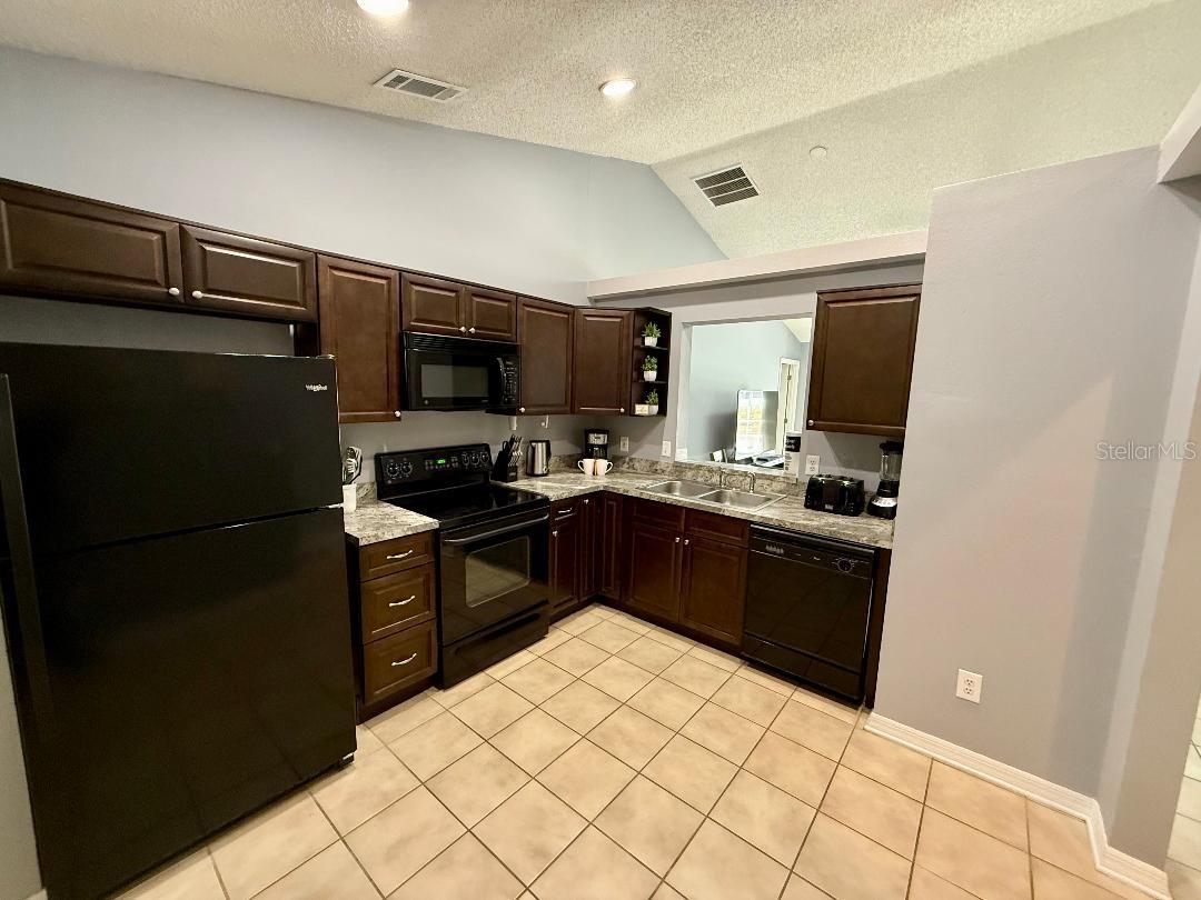 Image 3 of 28 For 142 Glasgow Court