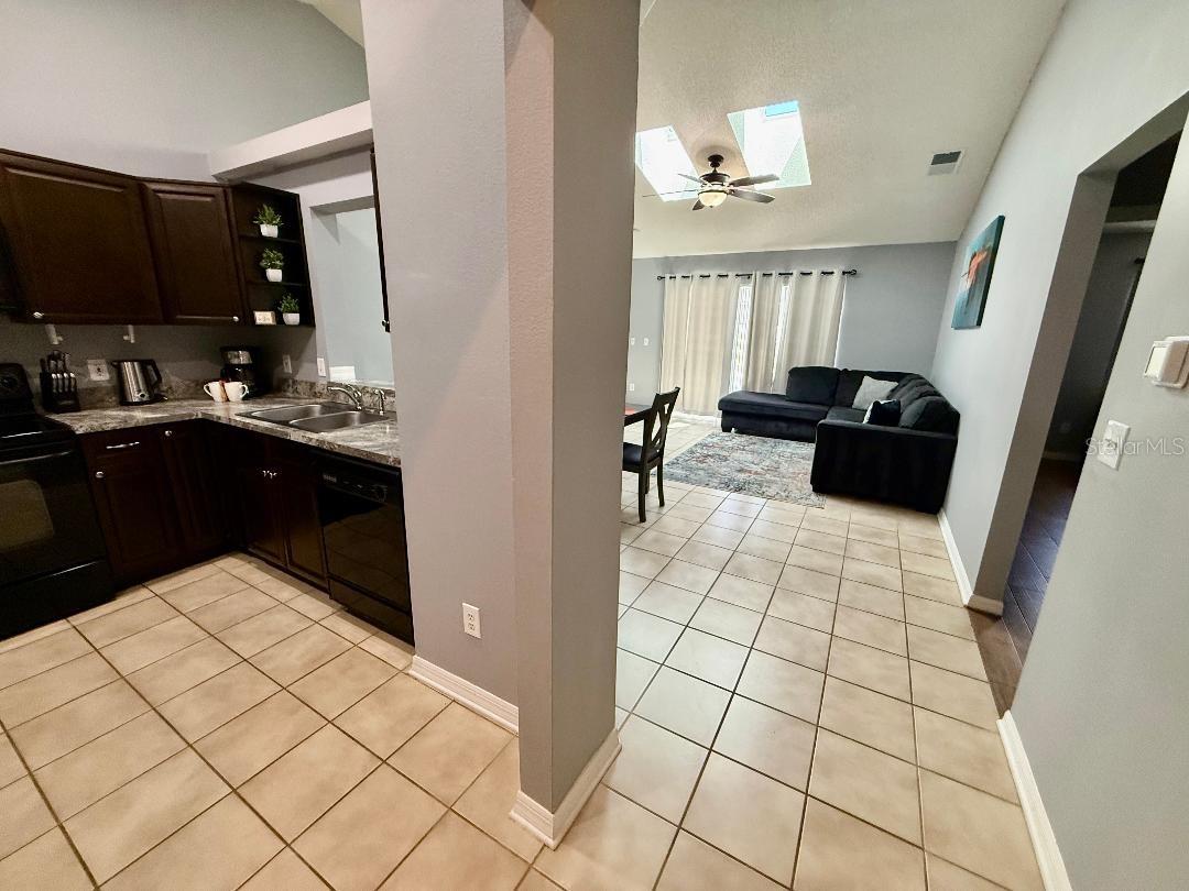 Image 4 of 28 For 142 Glasgow Court