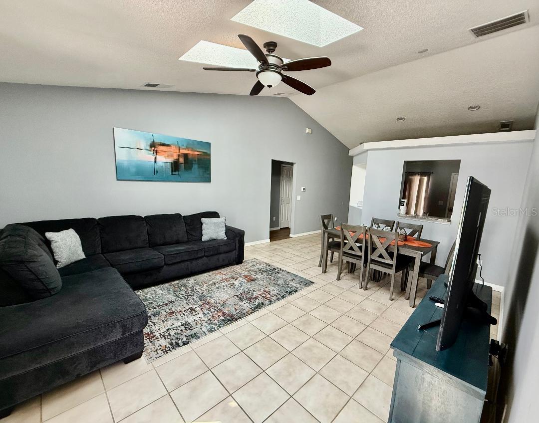 Image 7 of 28 For 142 Glasgow Court