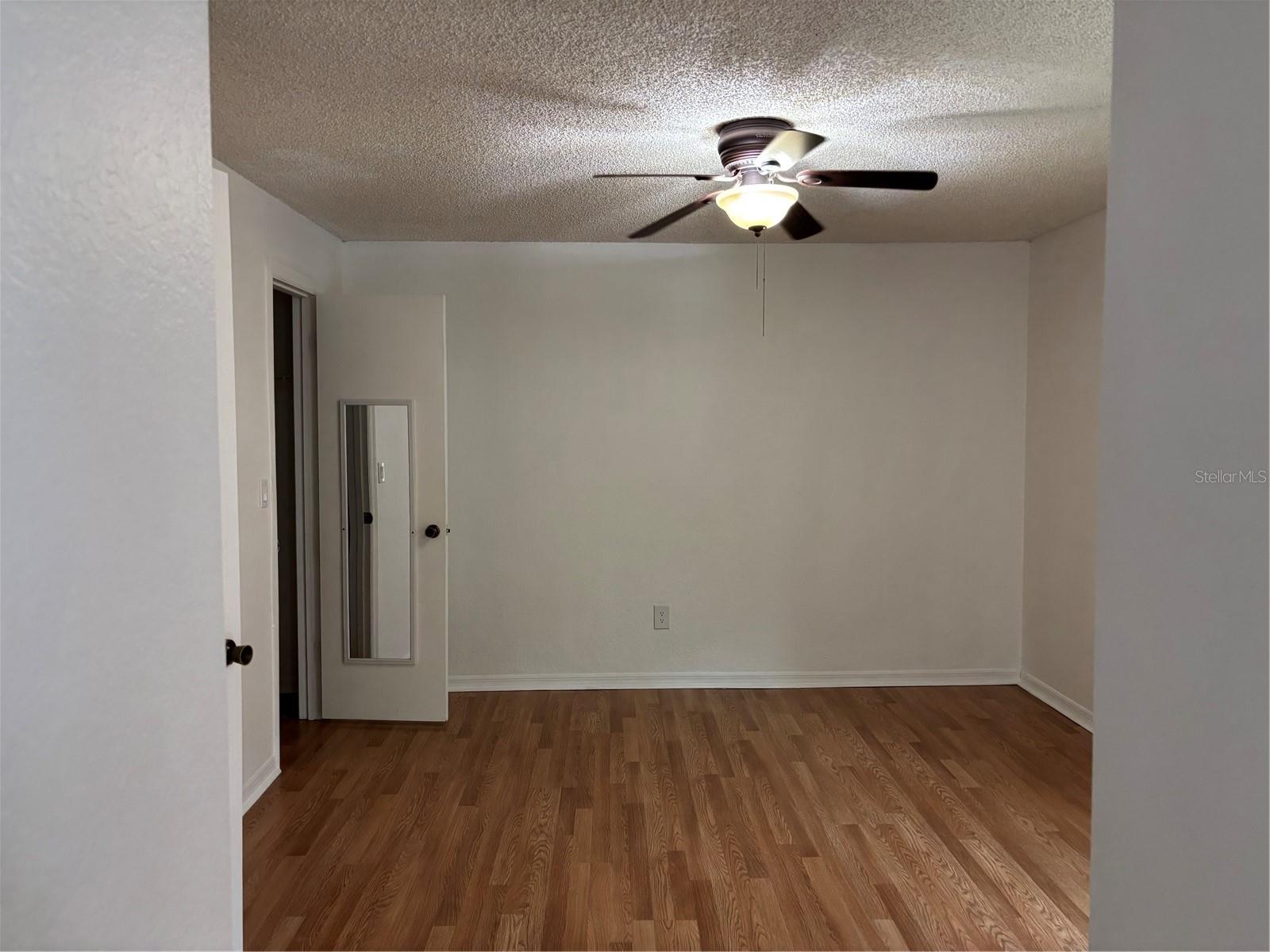 Image 3 of 6 For 4536 Commander Drive 1522