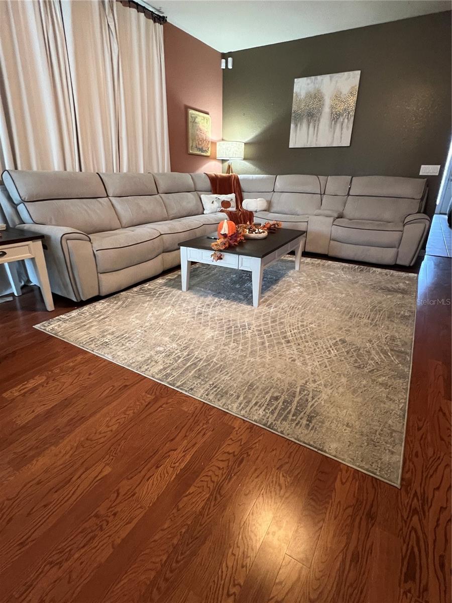 Image 10 of 16 For 4988 Bond Street W