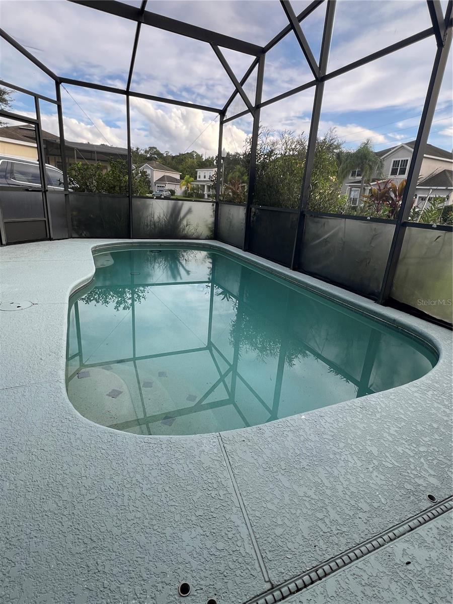Image 14 of 16 For 4988 Bond Street W