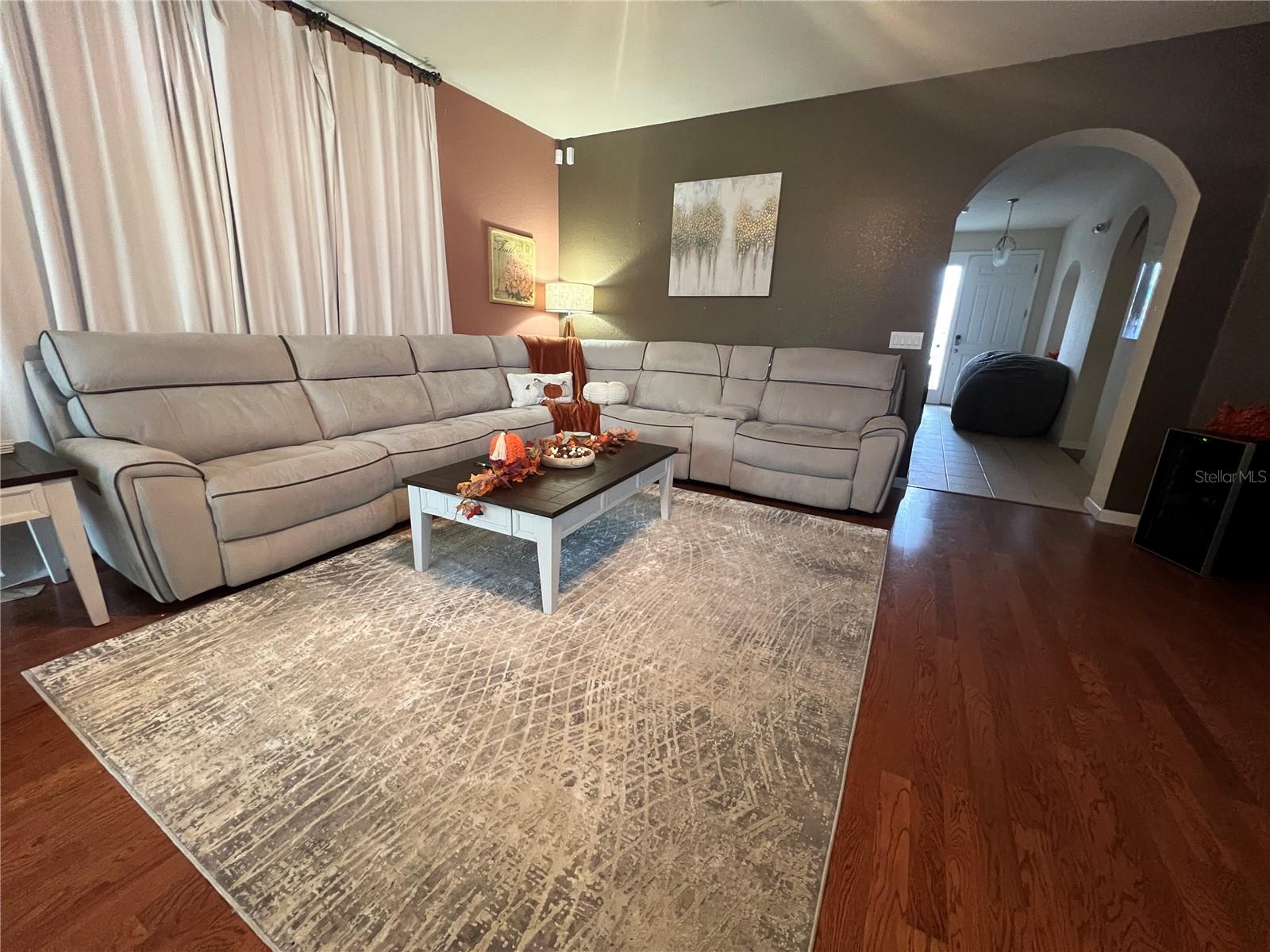 Image 6 of 16 For 4988 Bond Street W
