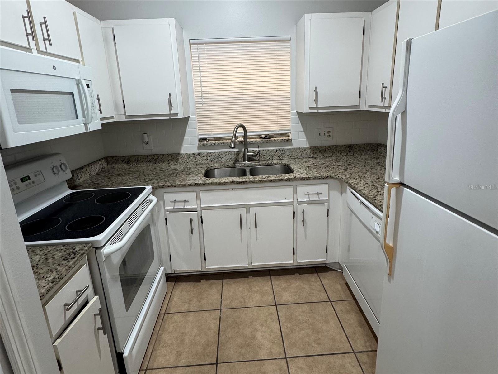 Image 3 of 8 For 1285 Roma Ct