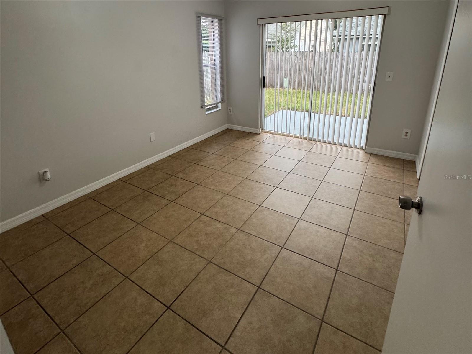 Image 4 of 8 For 1285 Roma Ct
