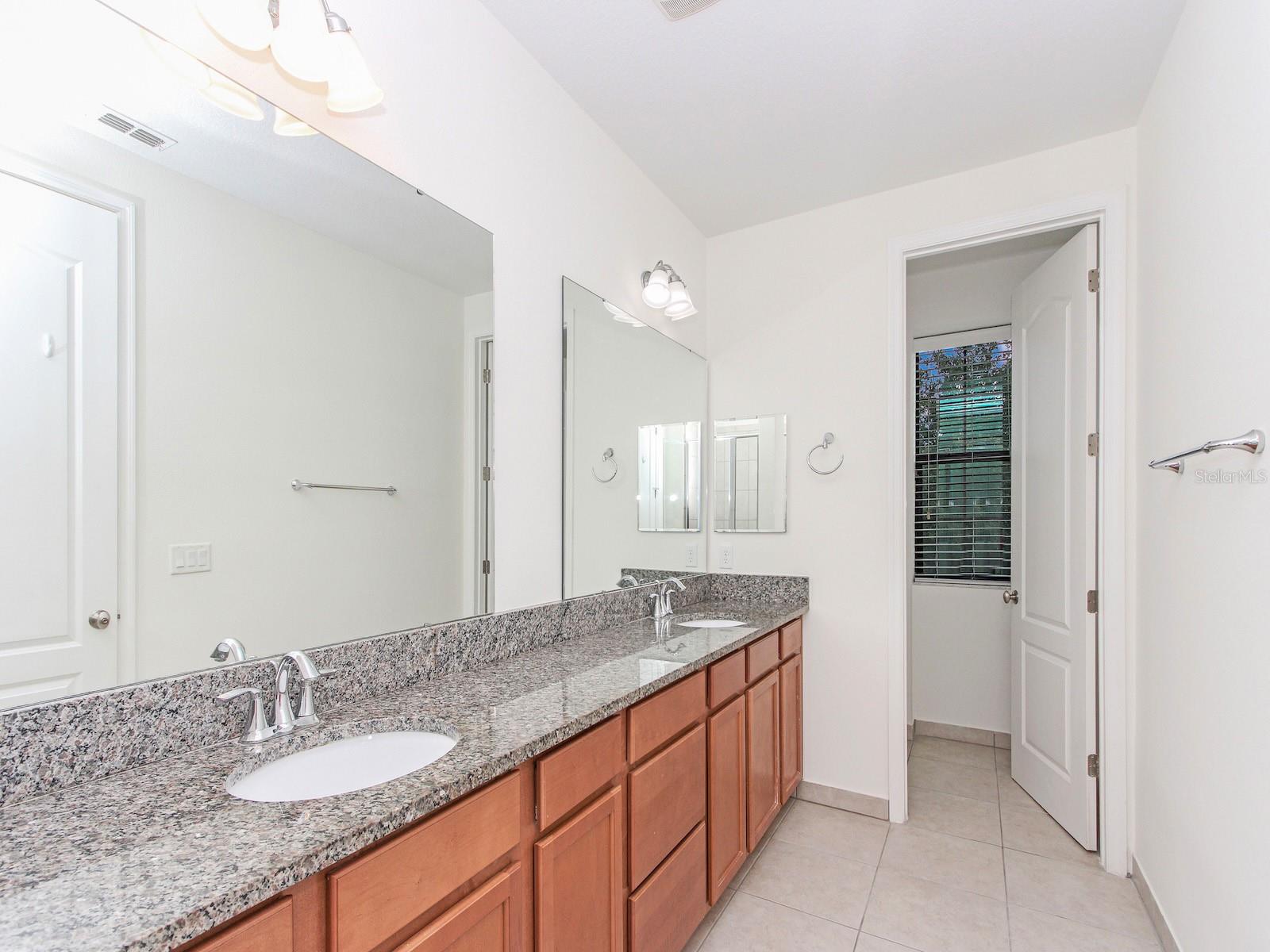 Image 15 of 60 For 10070 Eagle Creek Center Boulevard