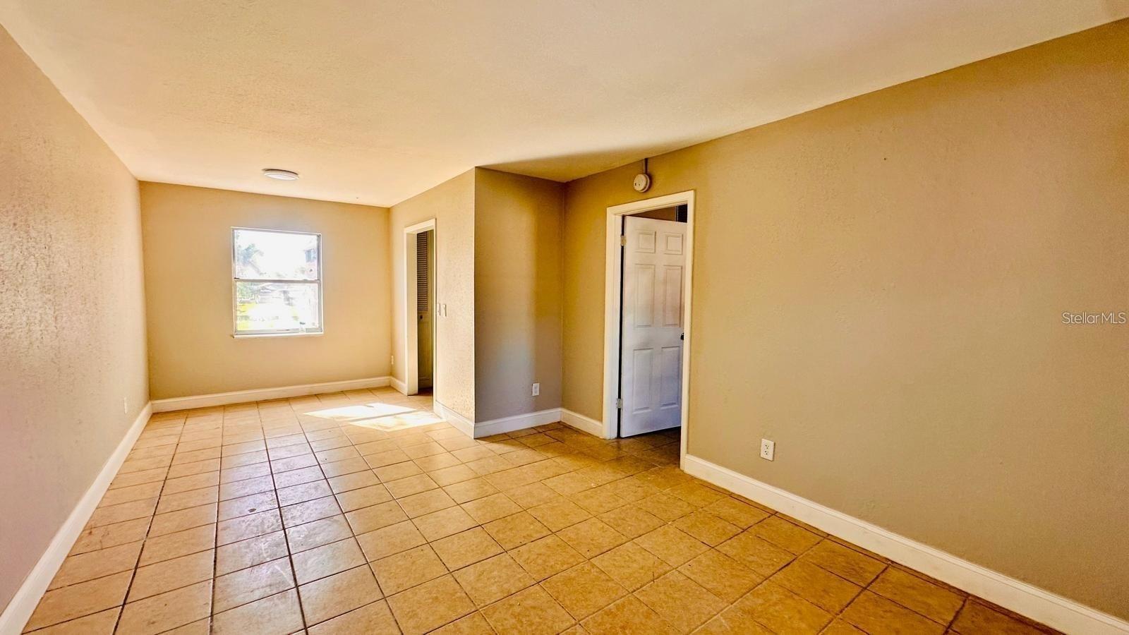Image 5 of 7 For 390 Haines Boulevard 8