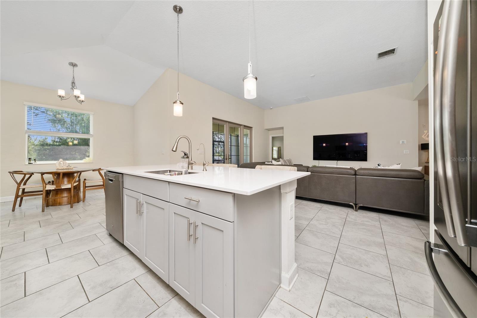 Image 13 of 42 For 8914 Fallen Oak Drive 377