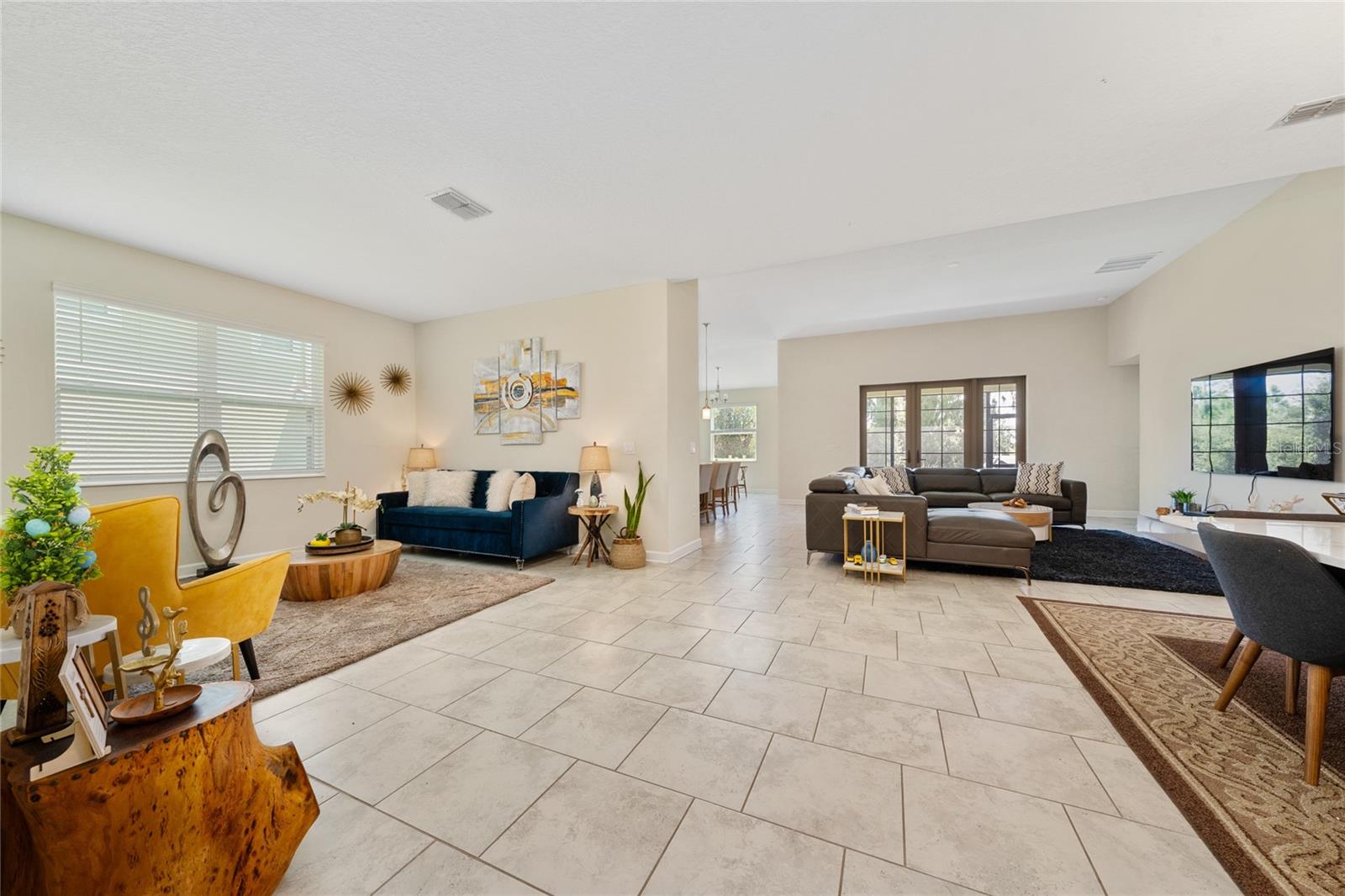 Image 17 of 42 For 8914 Fallen Oak Drive 377