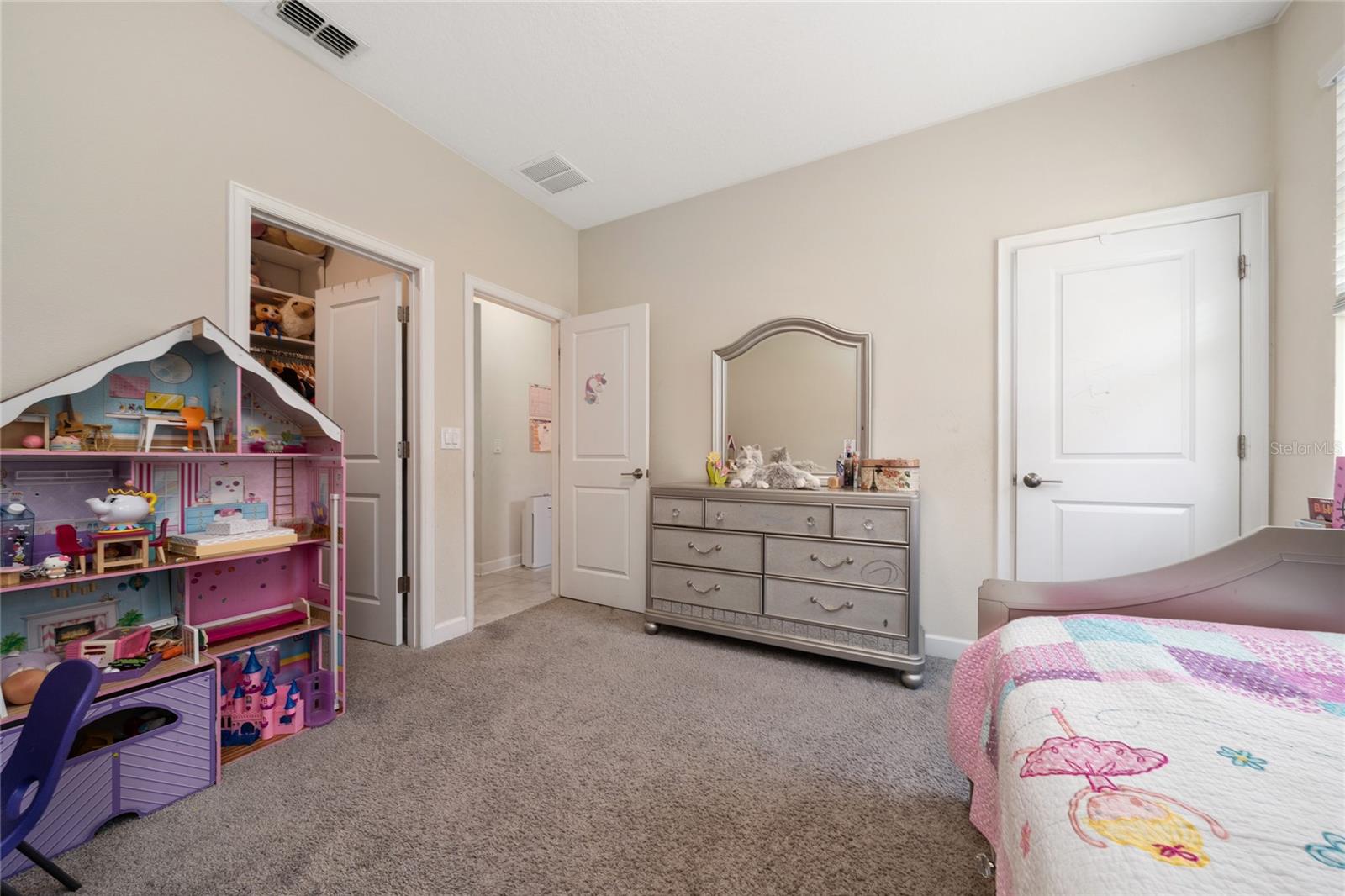 Image 19 of 42 For 8914 Fallen Oak Drive 377