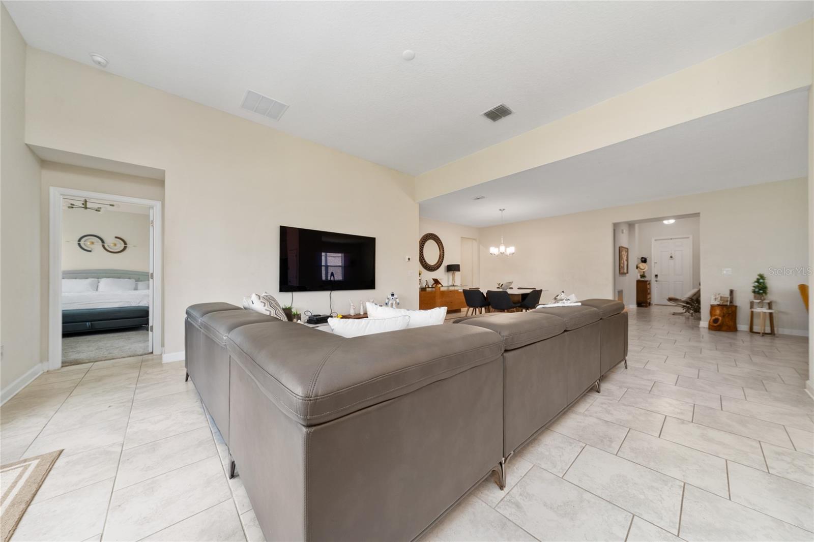 Image 22 of 42 For 8914 Fallen Oak Drive 377