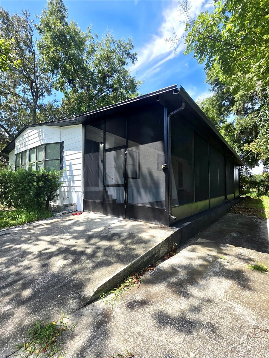 Image 3 of 55 For 16909 Bay Avenue