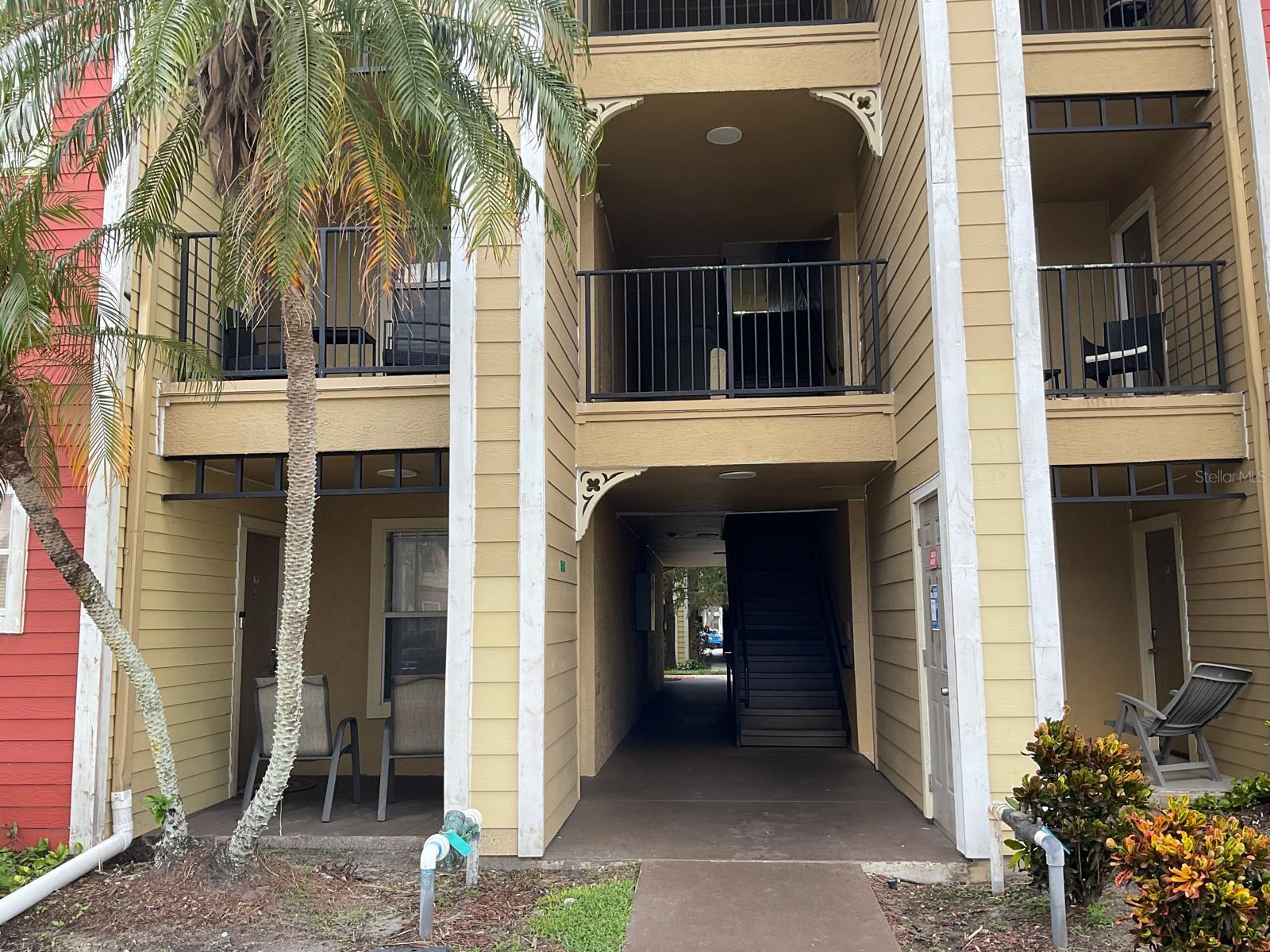 Image 3 of 10 For 2208 Antigua Place 933