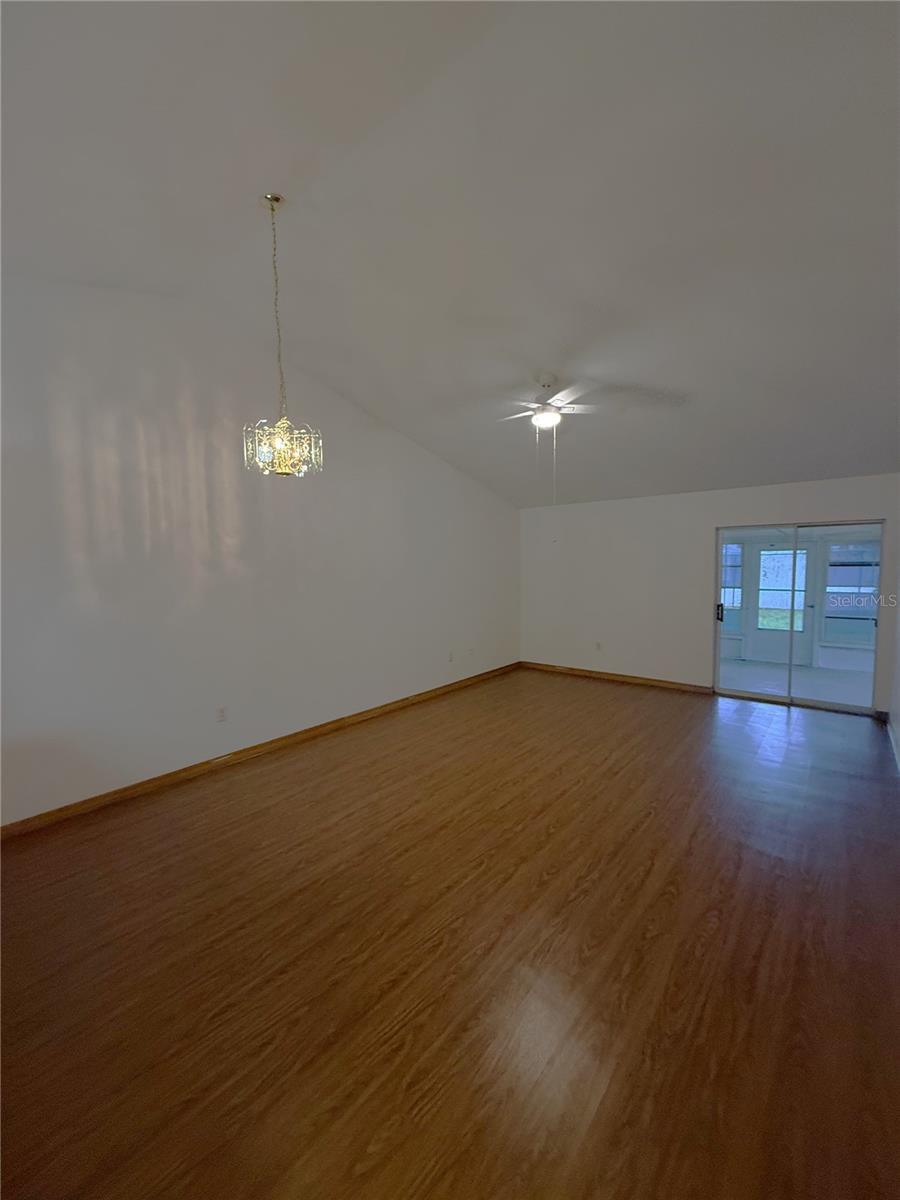 Image 4 of 19 For 3249 Villa Way Circle