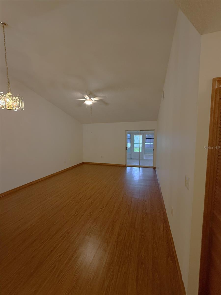 Image 5 of 19 For 3249 Villa Way Circle