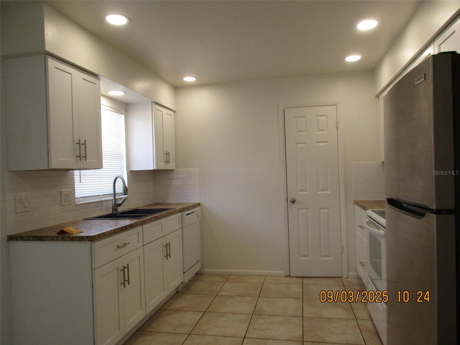 Image 4 of 20 For 833 Florida Parkway