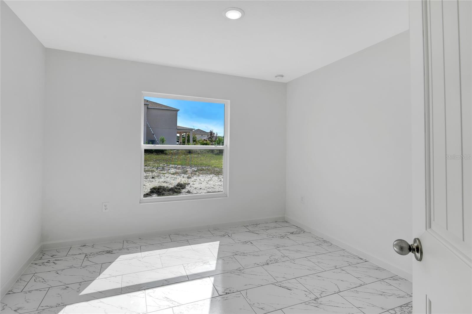 Image 11 of 20 For 231 Amesbury Lane