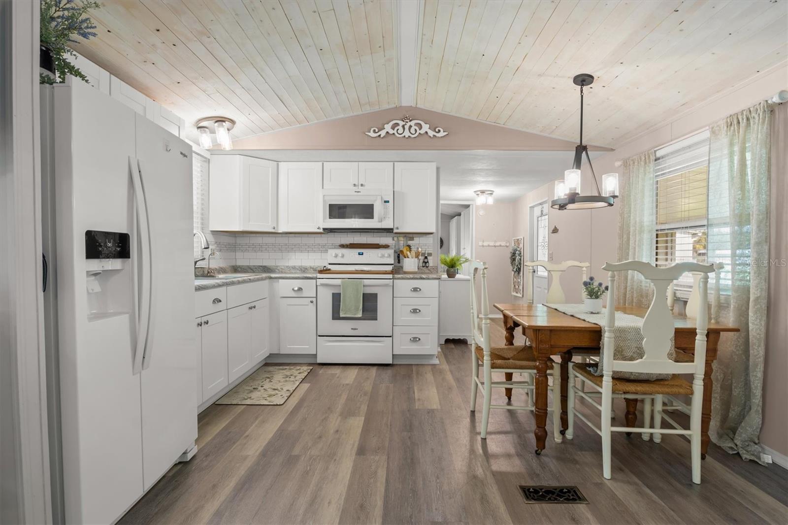 Image 11 of 36 For 105 Candlewood Drive