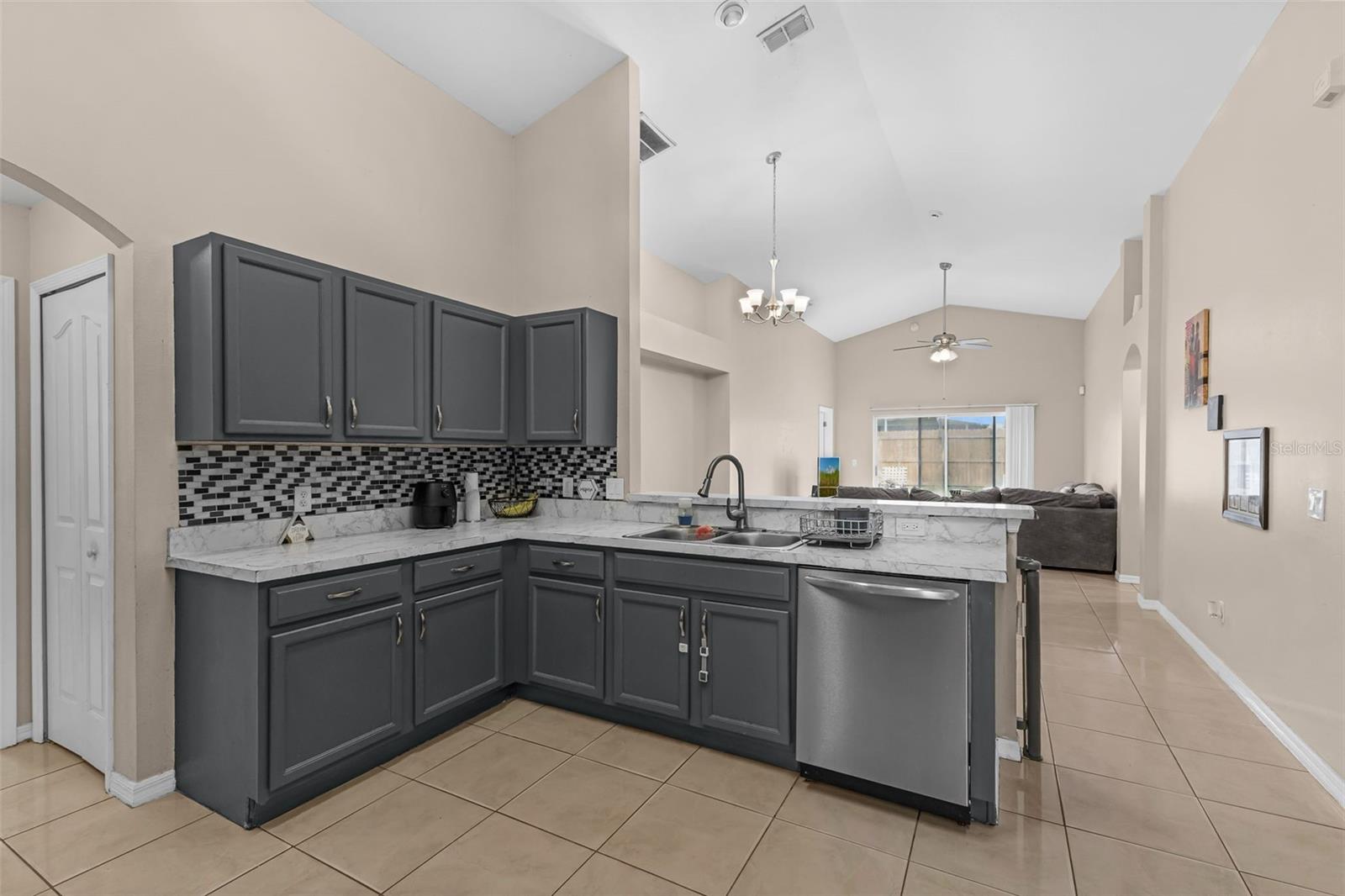 Image 6 of 23 For 129 Brushcreek Drive