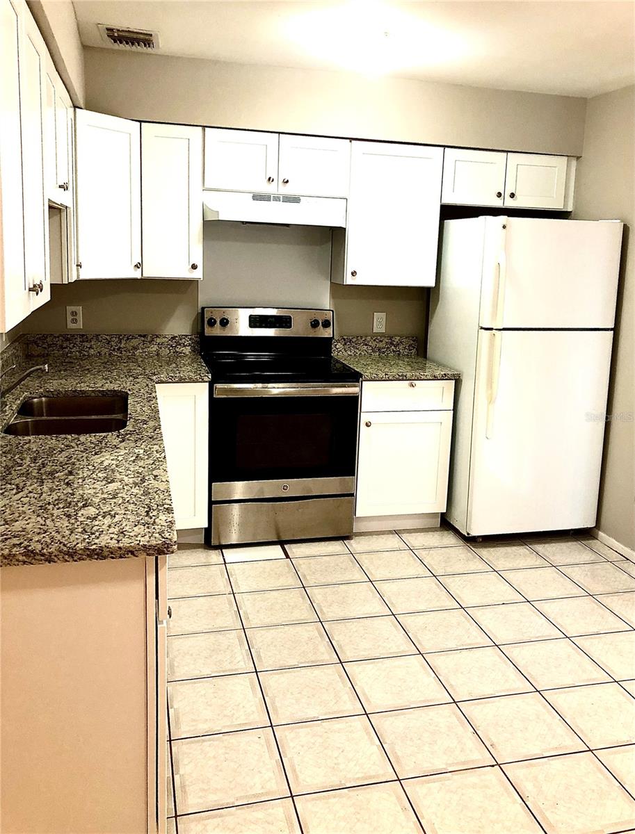 Image 3 of 12 For 4507 Three Lakes Circle