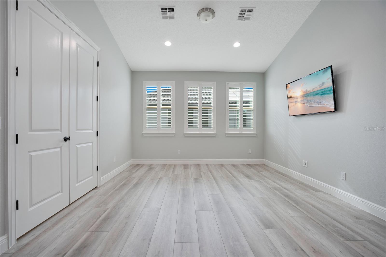 Image 56 of 100 For 16653 Broadwater Avenue
