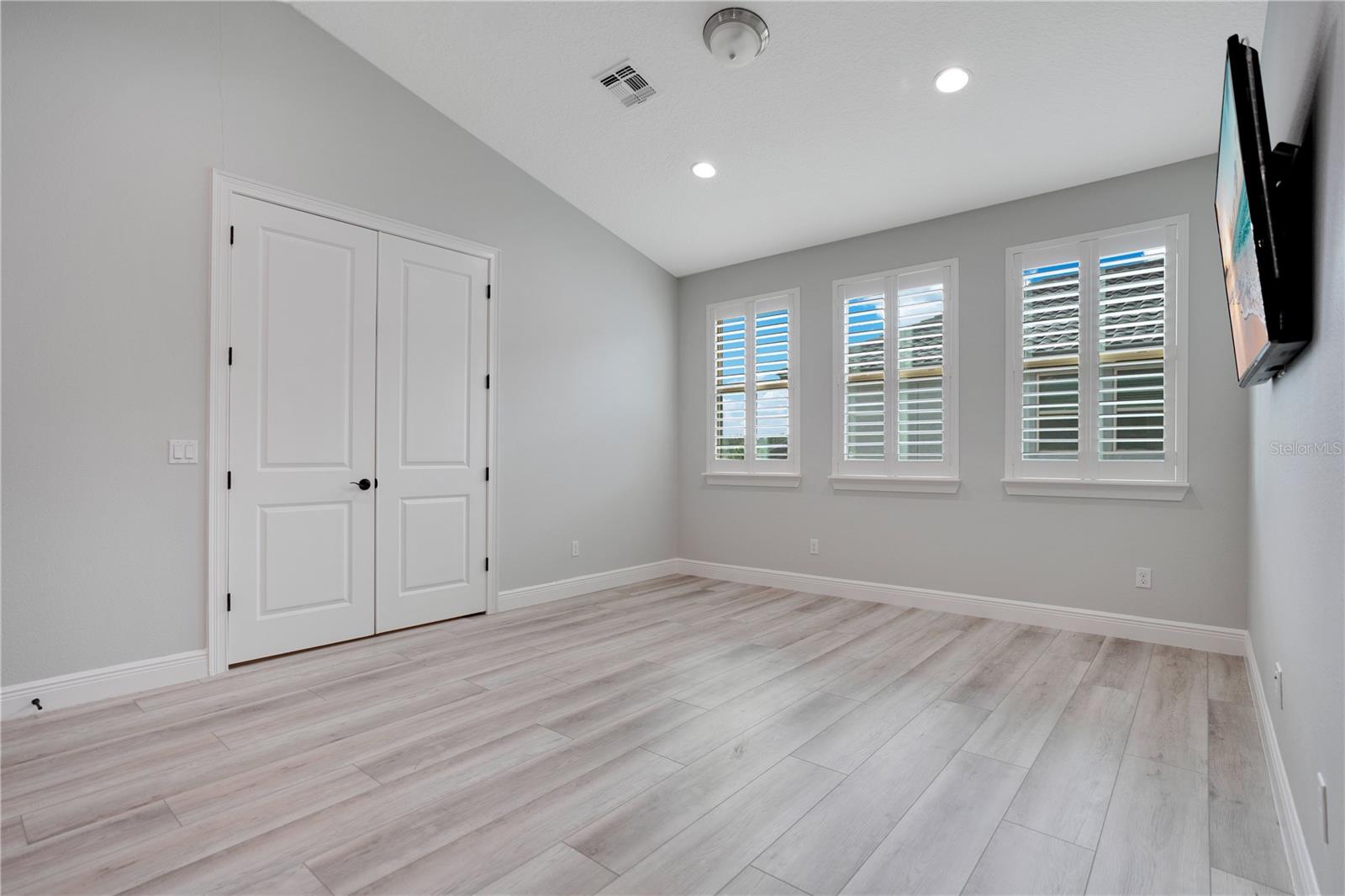 Image 57 of 100 For 16653 Broadwater Avenue