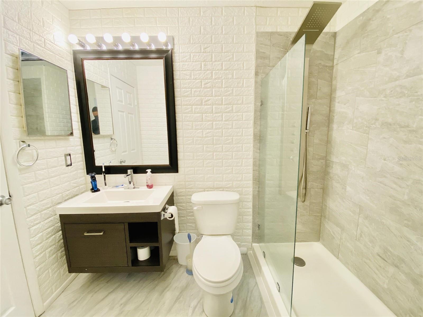 Image 12 of 22 For 225 Tropical Trail 312