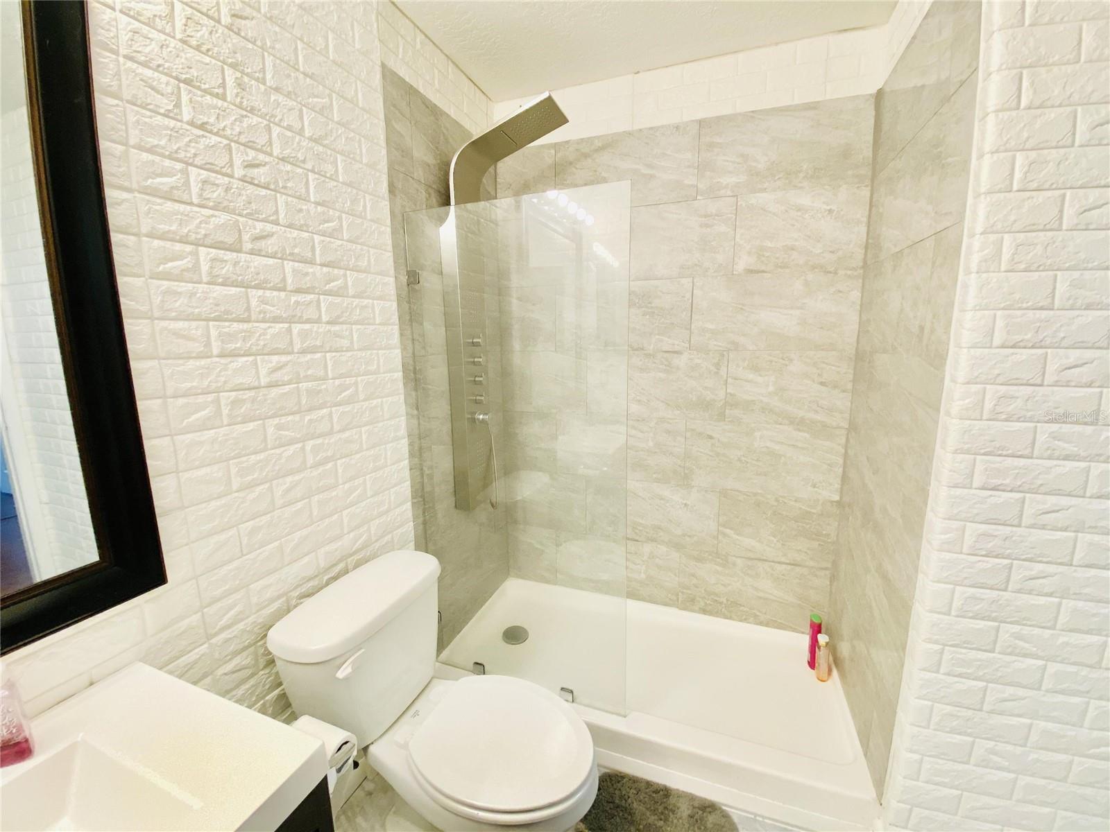 Image 13 of 22 For 225 Tropical Trail 312