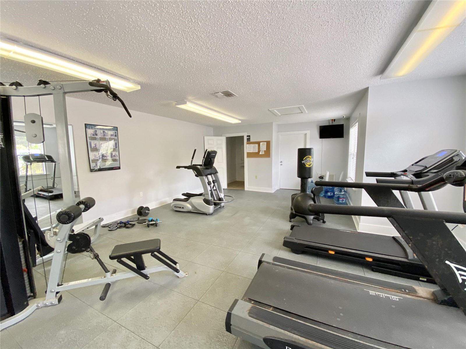 Image 20 of 22 For 225 Tropical Trail 312