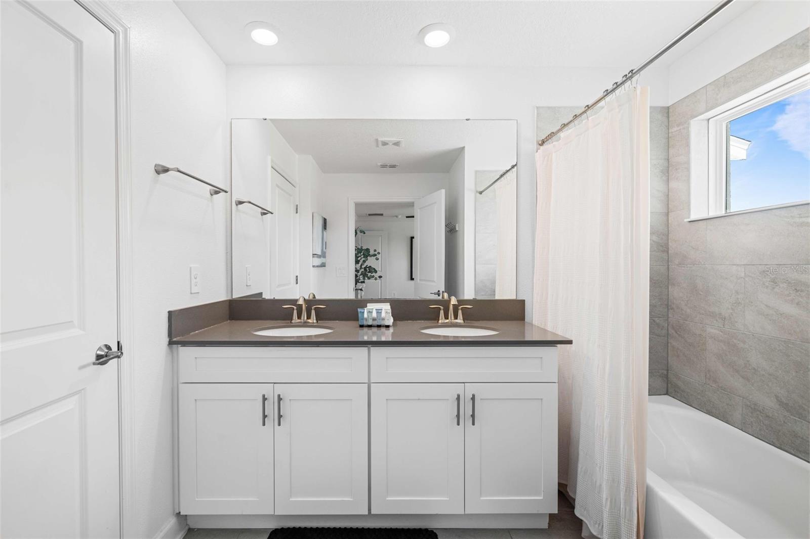 Image 15 of 28 For 4423 Scene Lane