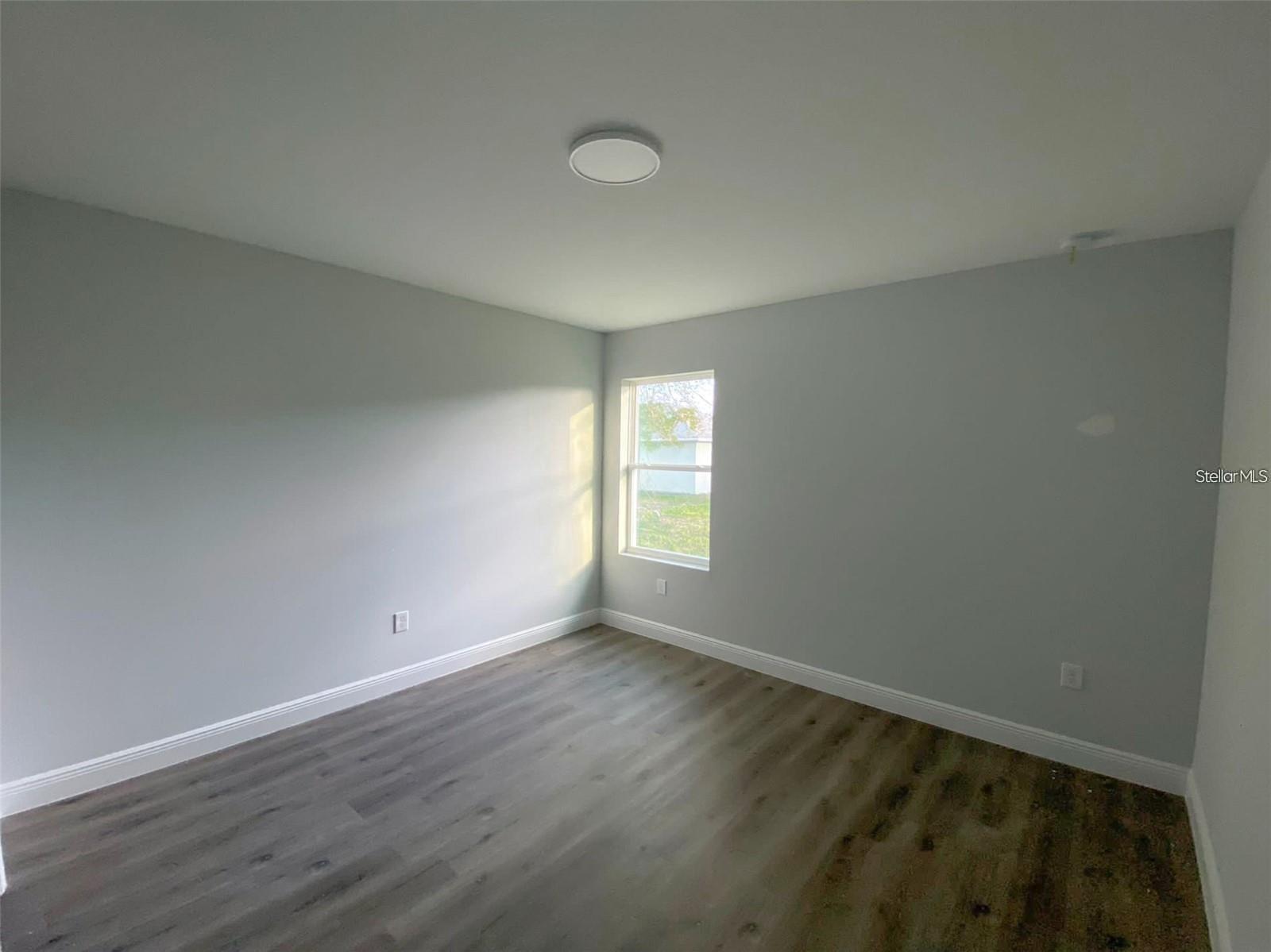 Image 5 of 8 For 9217 Tacoma Avenue 9217