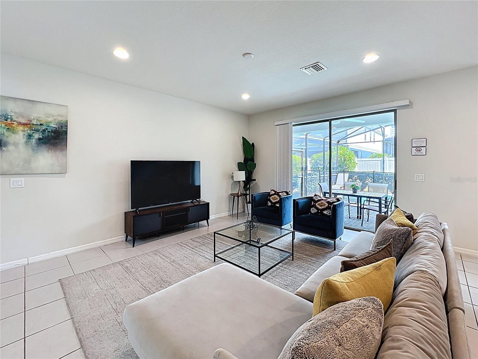 Image 5 of 47 For 2466 Dubai Street