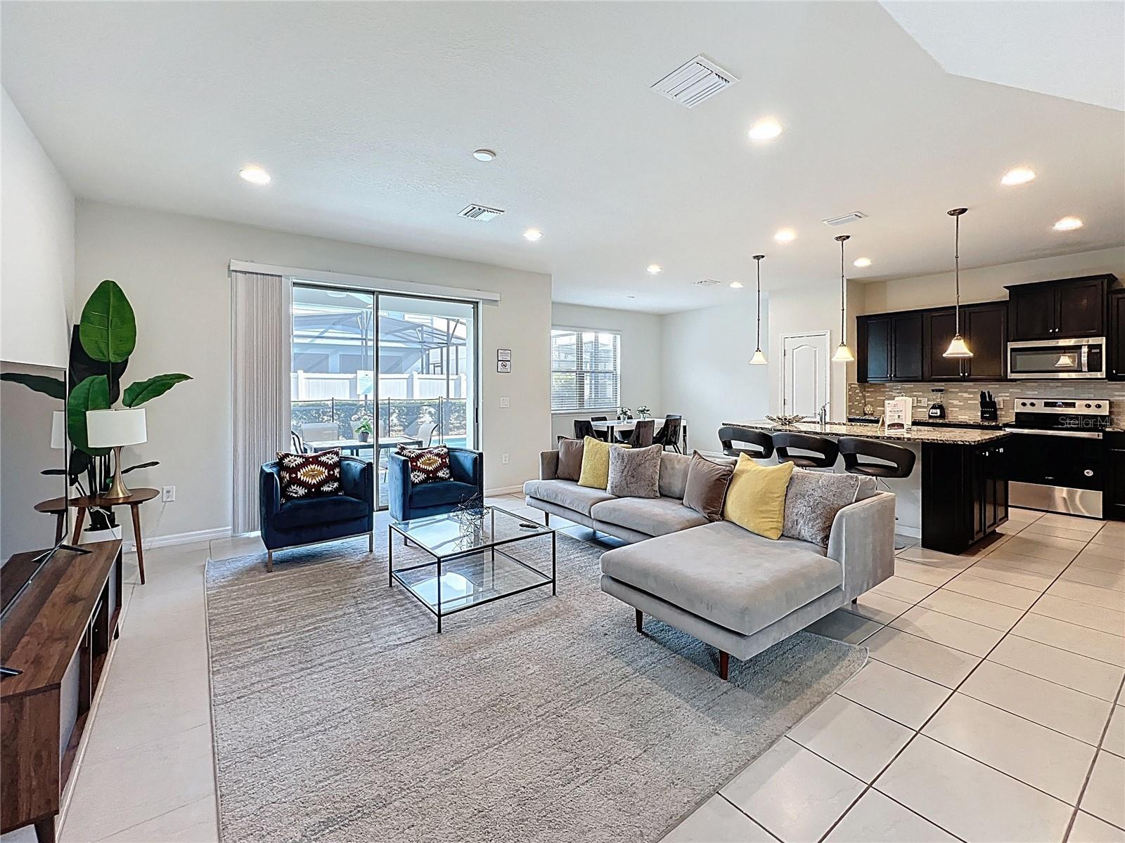 Image 6 of 47 For 2466 Dubai Street