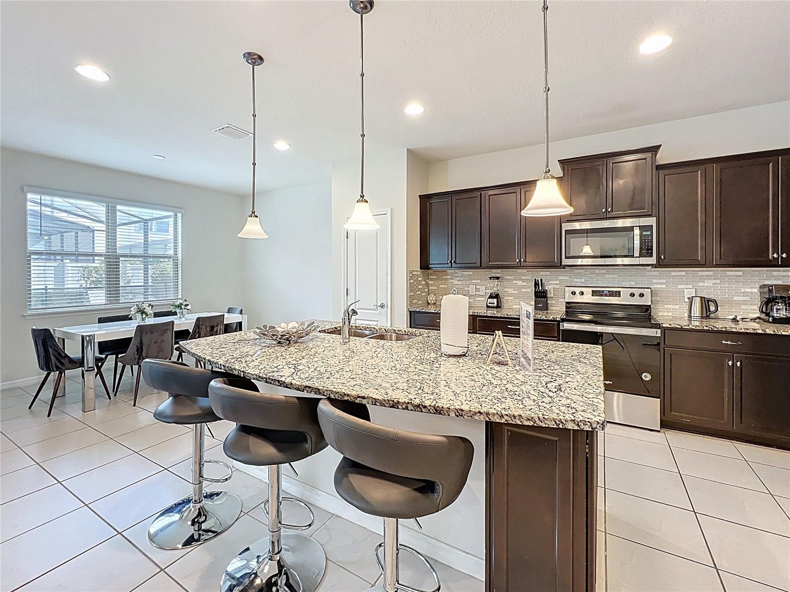 Image 7 of 47 For 2466 Dubai Street