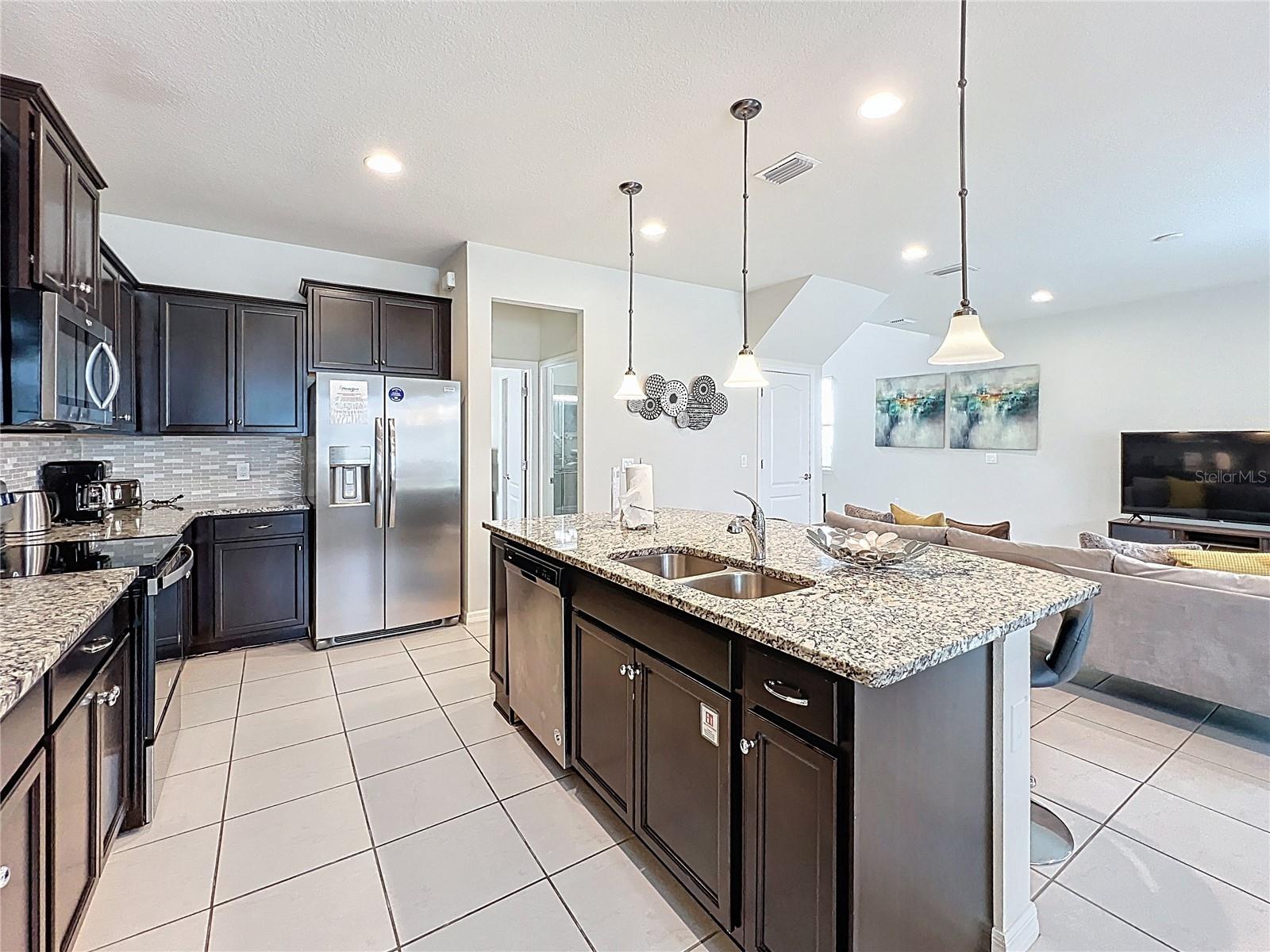 Image 8 of 47 For 2466 Dubai Street