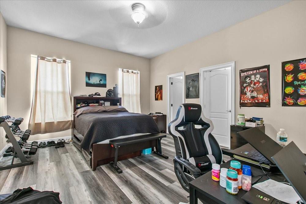 Image 25 of 52 For 14129 Corrigan Avenue